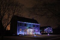 How to Avoid Injuries While Hanging Christmas Lights